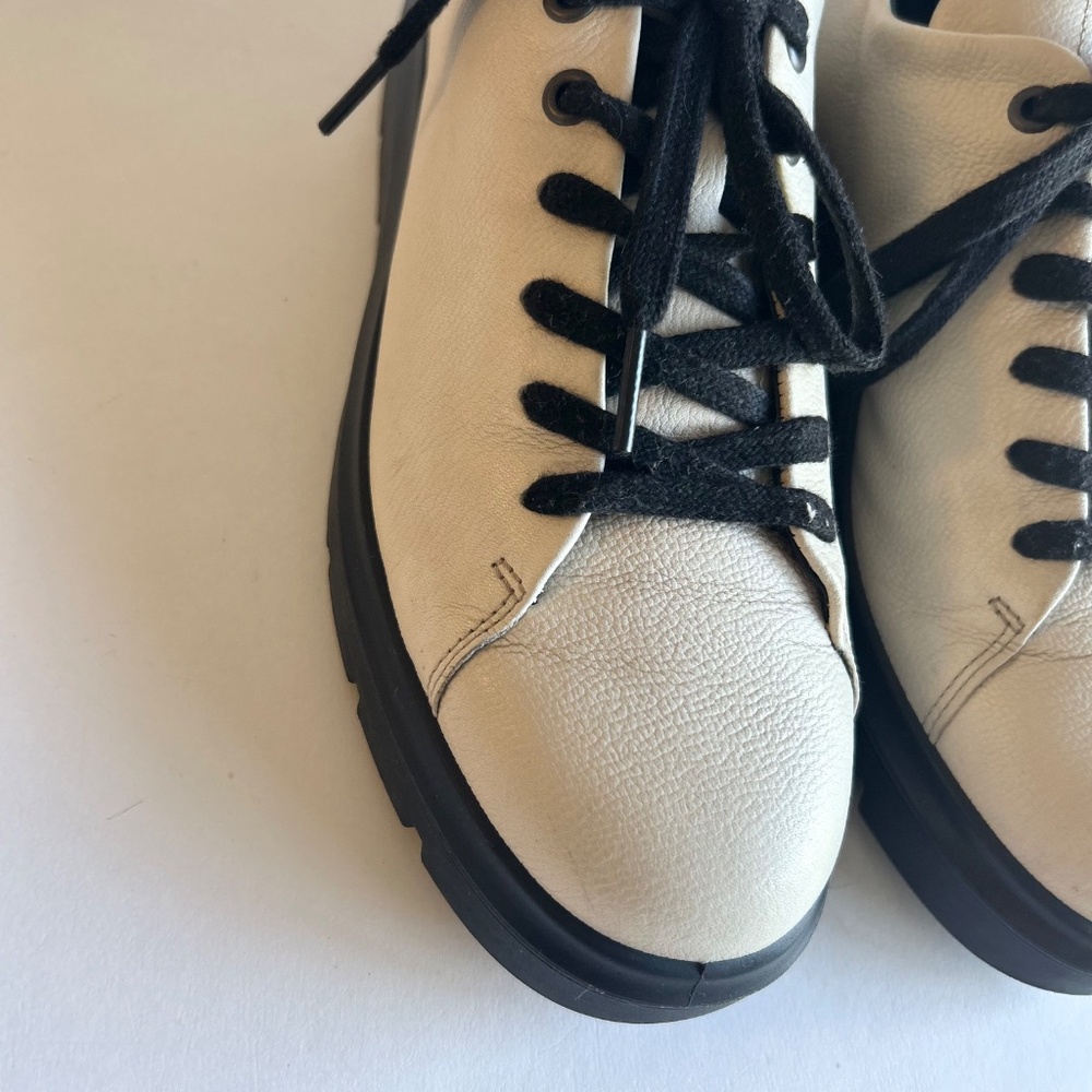 Ecco Ivory Leather Black Rubber Outsole Sneakers size 7.5 - Picture 6 of 13